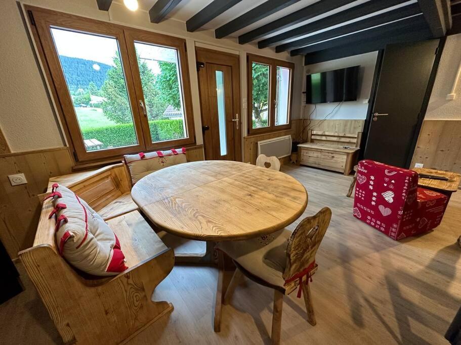הוילה Métabief Charmant Chalet Le Bouton D'Or מראה חיצוני תמונה